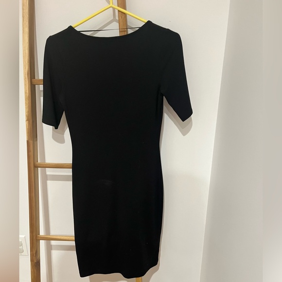Fitted black dress H&M, size 6 - Picture 5 of 5